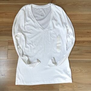 NWT white long sleeve Universal Thread shirt